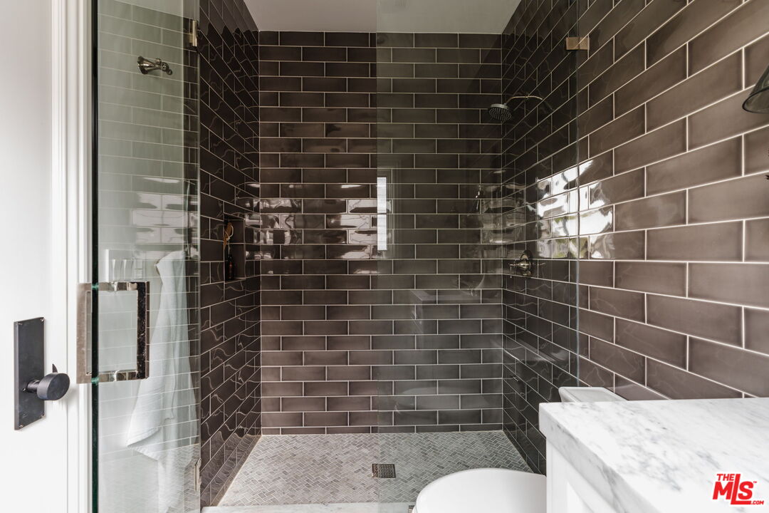 10560 Bradbury Road Los Angeles, CA 90064 - Photo 22 of 32