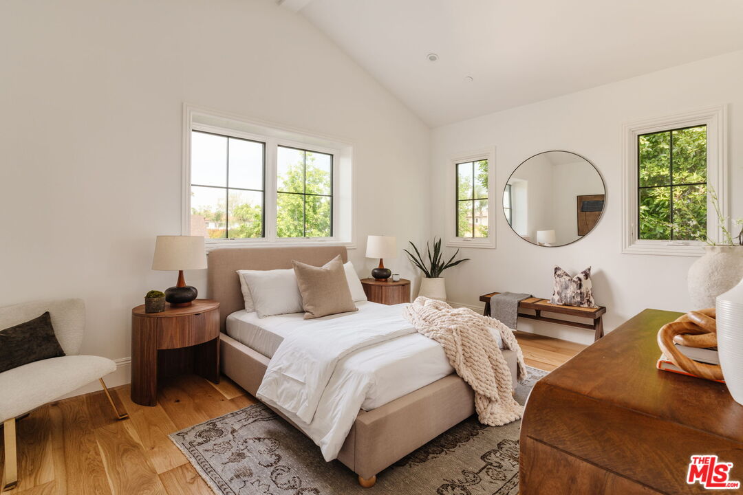 10560 Bradbury Road Los Angeles, CA 90064 - Photo 23 of 32