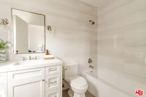 $4,798,000 | 10560 Bradbury Road, Los Angeles, CA 90064