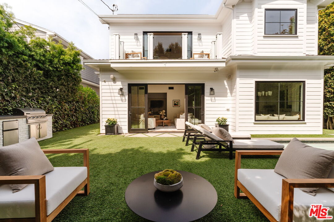 10560 Bradbury Road Los Angeles, CA 90064 - Photo 28 of 32