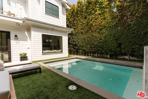 $4,798,000 | 10560 Bradbury Road, Los Angeles, CA 90064