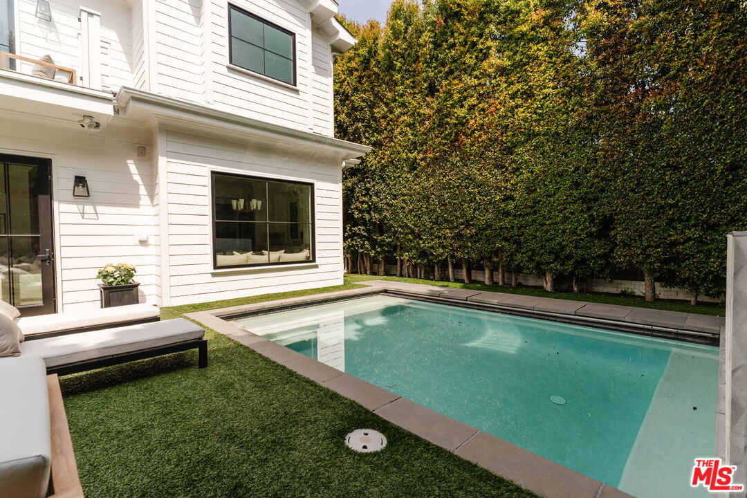 10560 Bradbury Road Los Angeles, CA 90064 - Photo 29 of 32