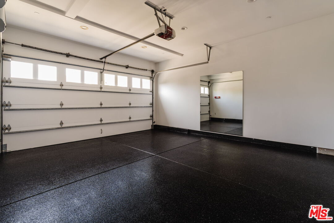 10560 Bradbury Road Los Angeles, CA 90064 - Photo 31 of 32