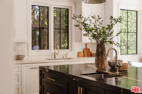 $4,798,000 | 10560 Bradbury Road, Los Angeles, CA 90064