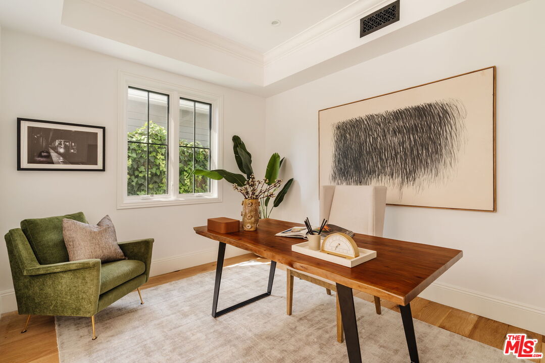 10560 Bradbury Road Los Angeles, CA 90064 - Photo 9 of 32