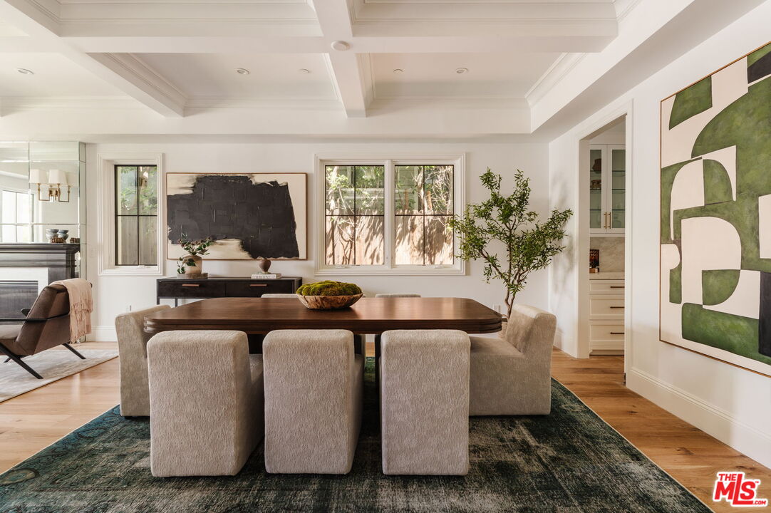 10560 Bradbury Road Los Angeles, CA 90064 - Photo 10 of 32
