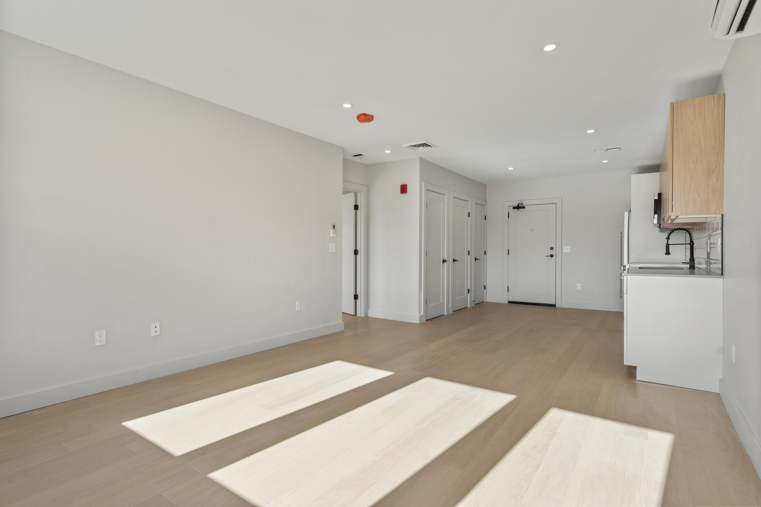75 Chestnut Street, Unit 604 Portland, ME 04101 - Photo 3 of 20 76-print-DSC07753