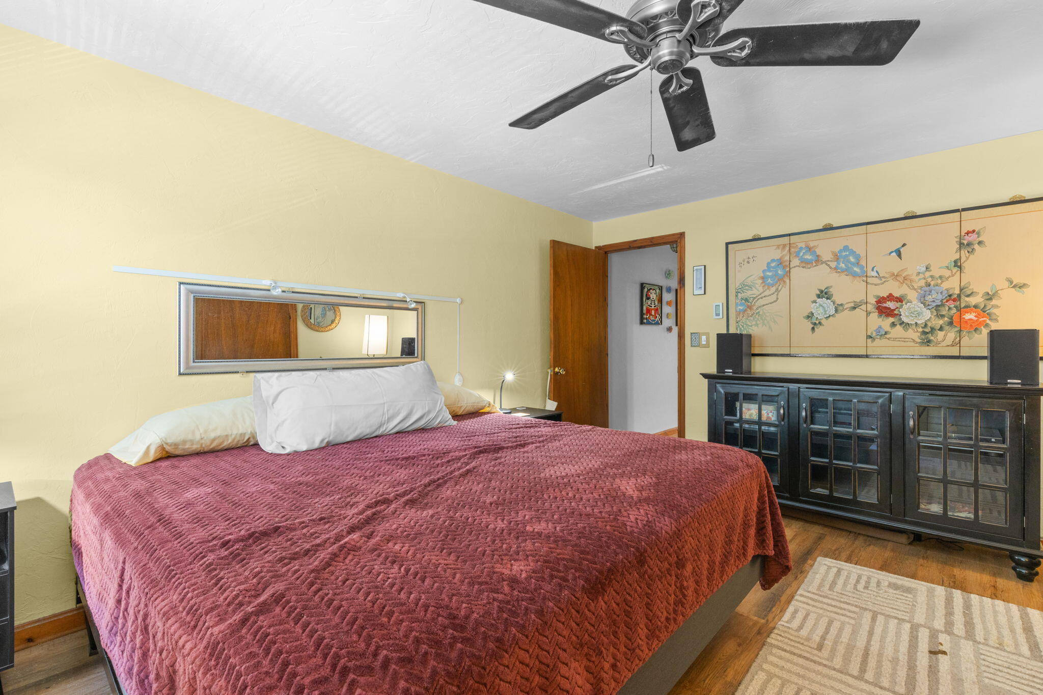 300 Falmouth Road, Unit 20C Mashpee, MA 02649 - Photo 11 of 22 a bedroom with a bed and a painting on the wall