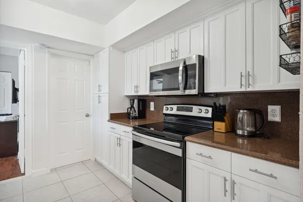 $5,300 | 428 Southeast 2nd Street, Deerfield Beach, FL 33441