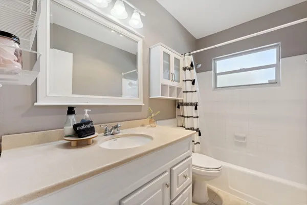 $5,300 | 428 Southeast 2nd Street, Deerfield Beach, FL 33441