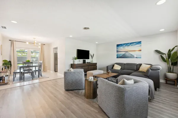 $5,300 | 428 Southeast 2nd Street, Deerfield Beach, FL 33441