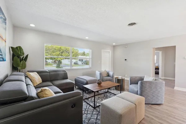 $5,300 | 428 Southeast 2nd Street, Deerfield Beach, FL 33441