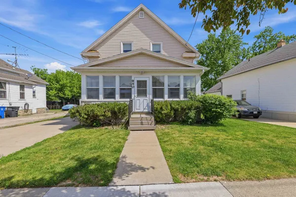 $239,000 | 940 West 6th Avenue, Oshkosh, WI 54902