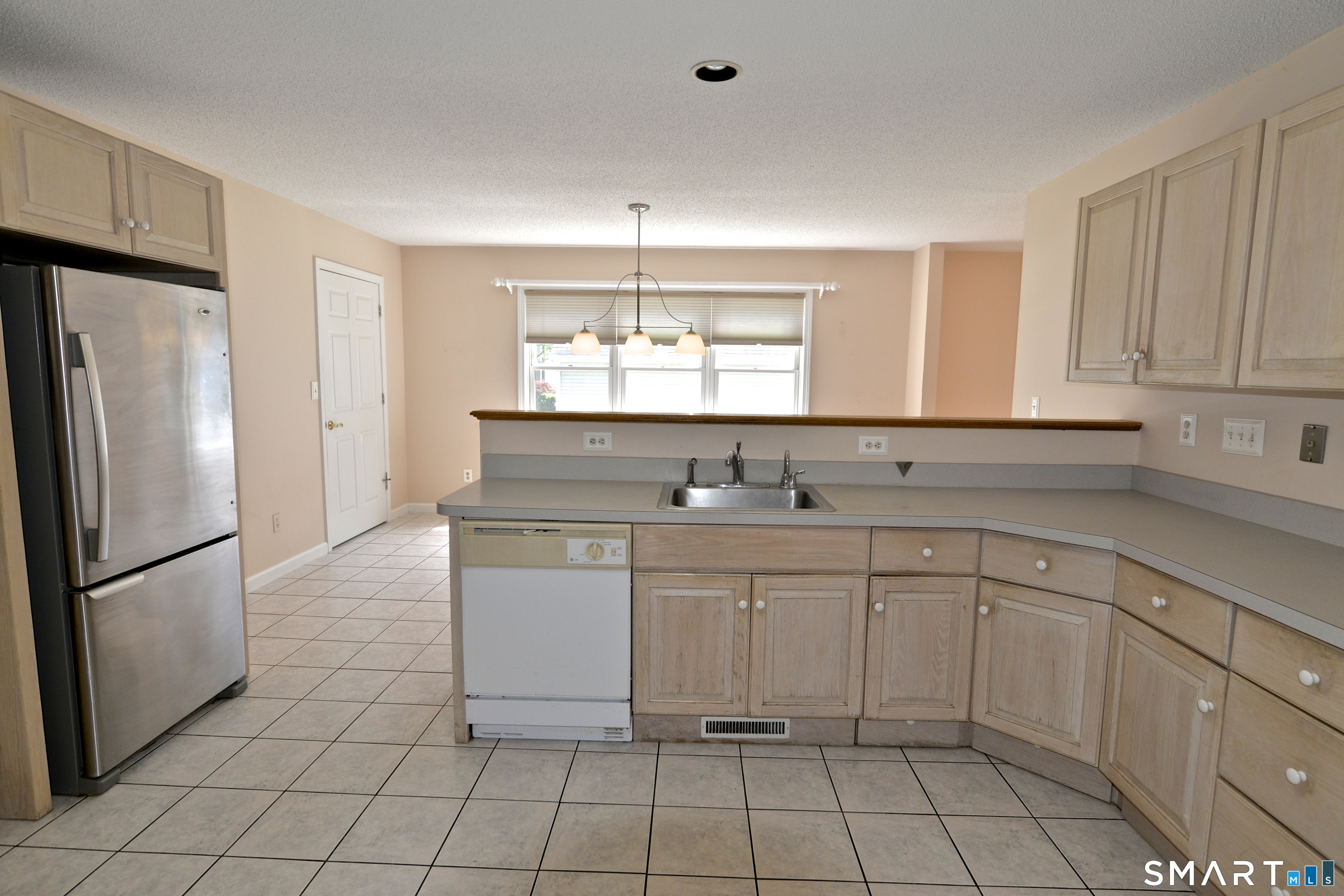 55 Canterbury Road, Unit 55 Hamden, CT 06514 - Photo 4 of 27