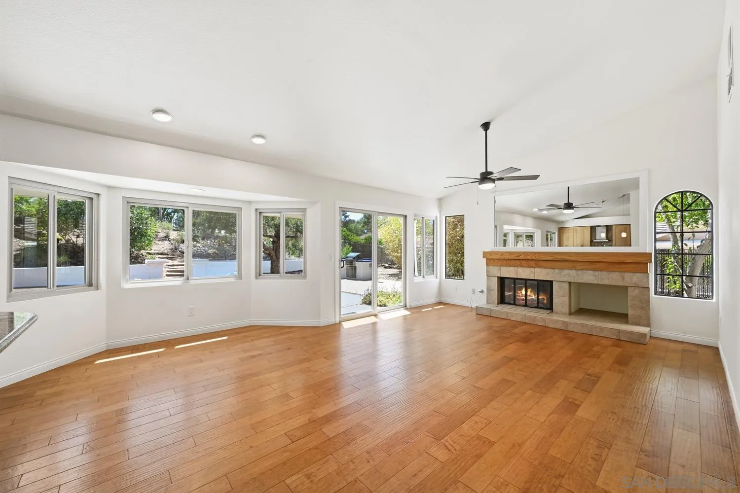 16490 Bridlewood Road Poway, CA 92064 - Photo 8 of 37