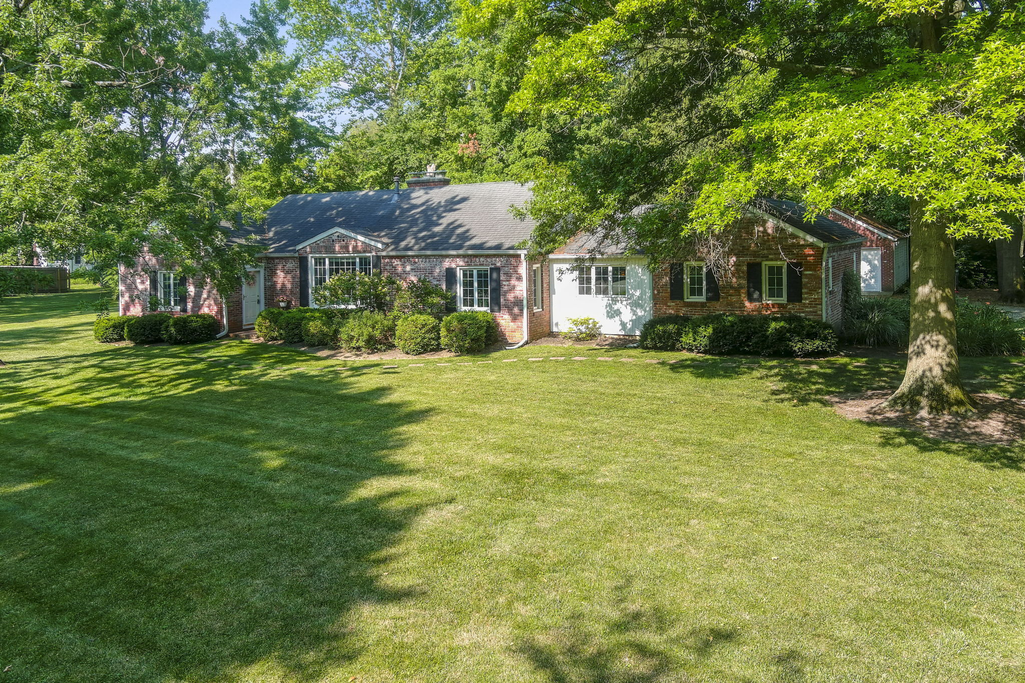 7704 Clarendon Road Indianapolis, IN 46260 - Photo 2 of 54