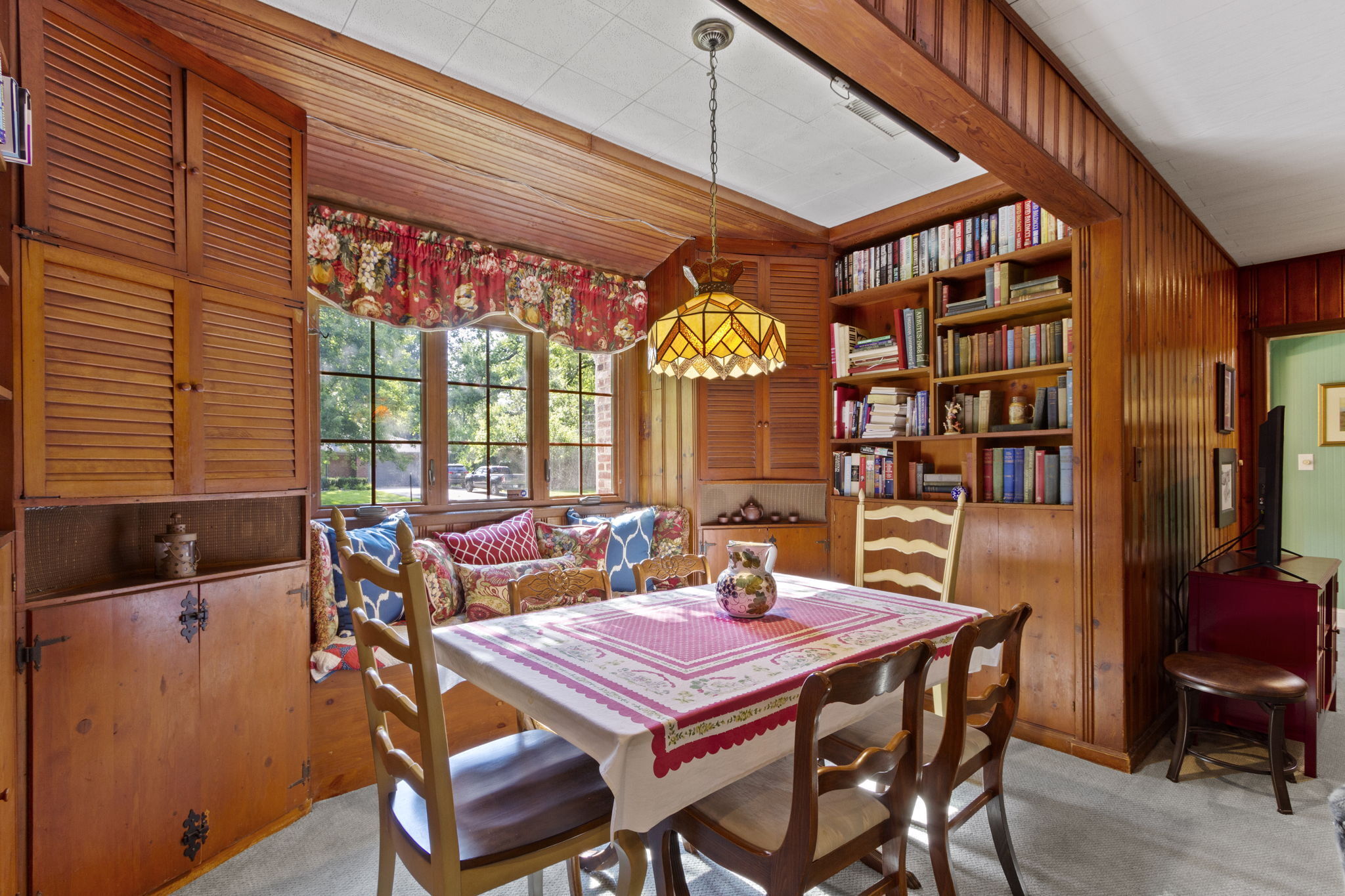 7704 Clarendon Road Indianapolis, IN 46260 - Photo 32 of 54