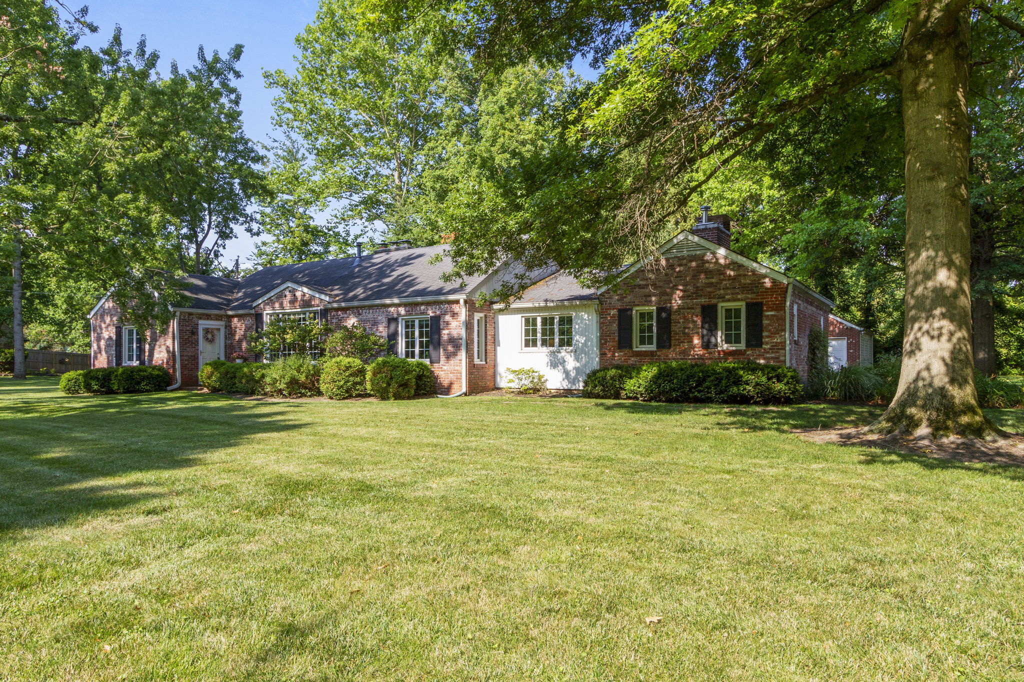 7704 Clarendon Road Indianapolis, IN 46260 - Photo 4 of 54