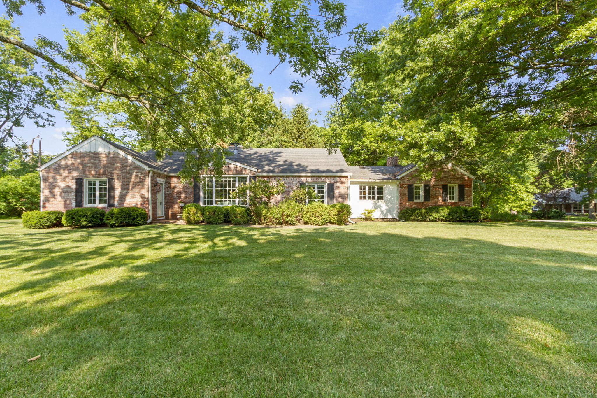 7704 Clarendon Road Indianapolis, IN 46260 - Photo 5 of 54