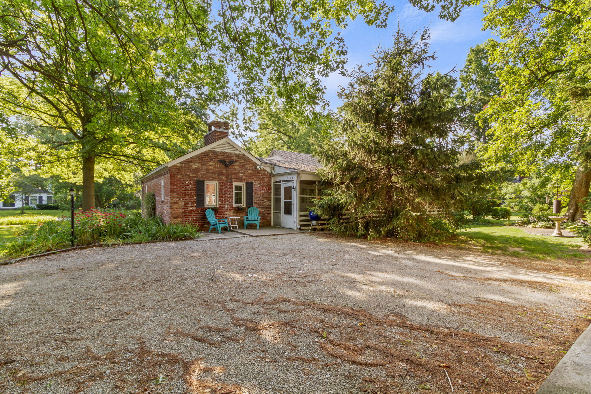 7704 Clarendon Road Indianapolis, IN 46260 - Photo 7 of 54