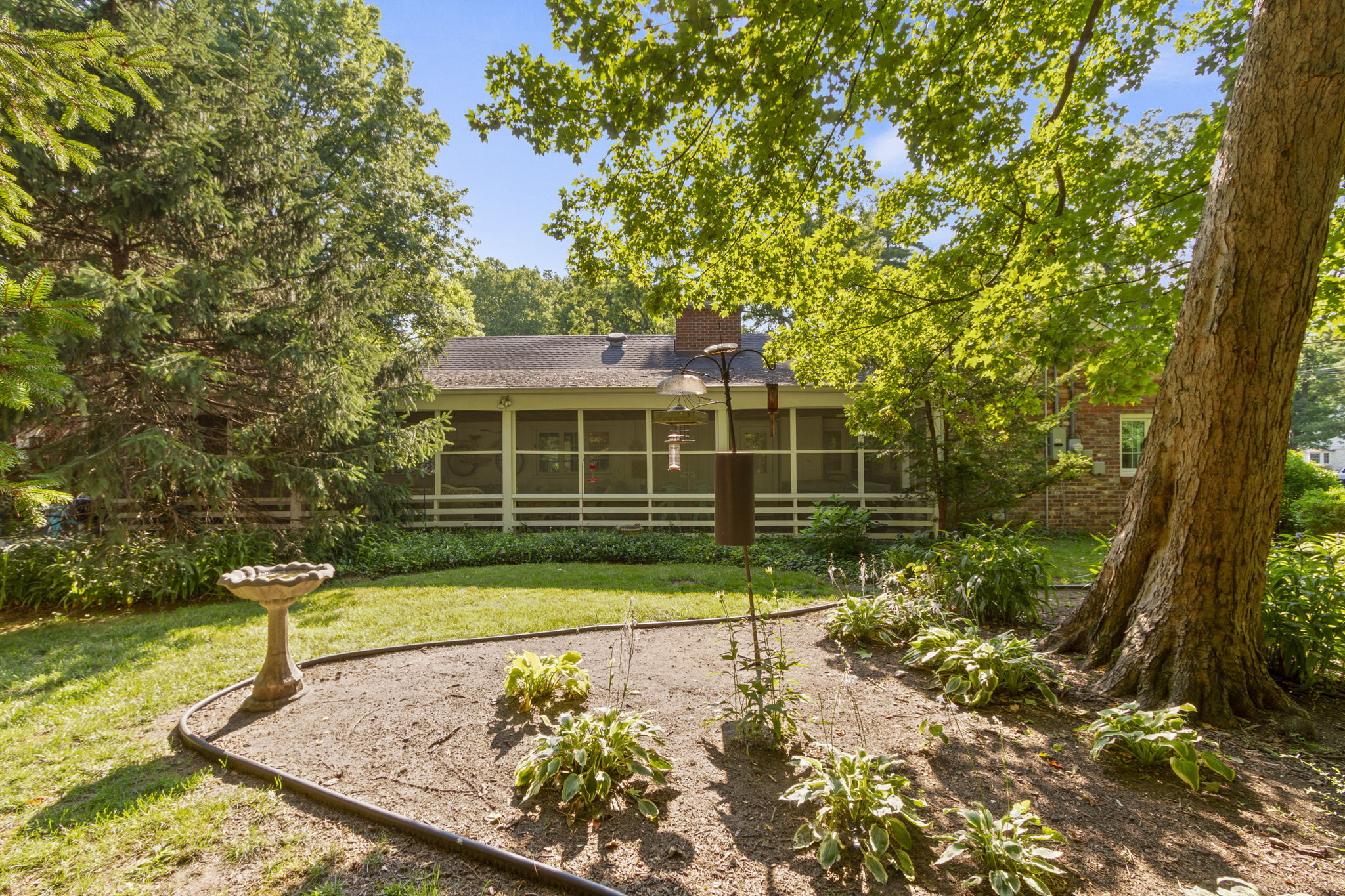 7704 Clarendon Road Indianapolis, IN 46260 - Photo 8 of 54