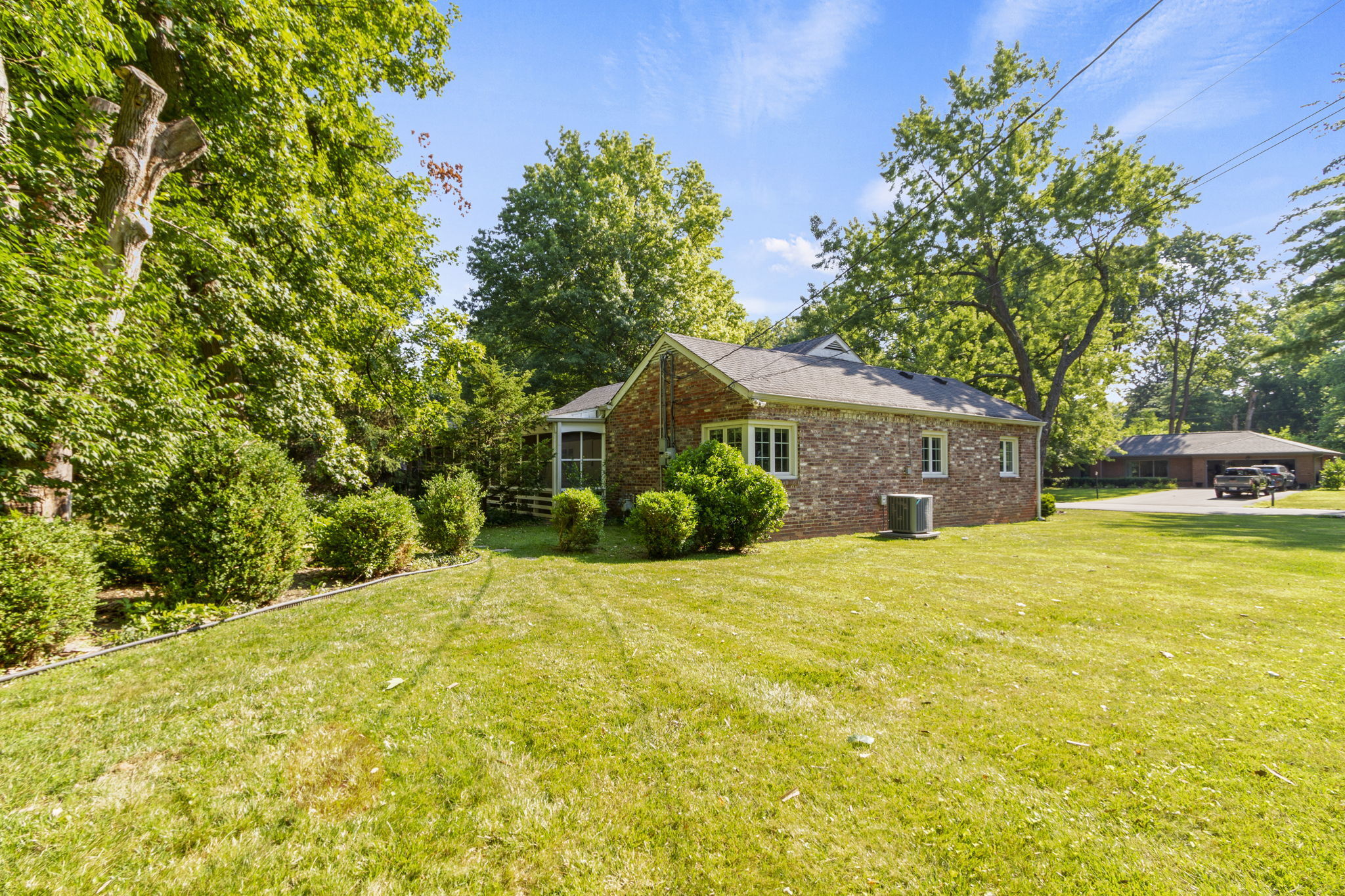 7704 Clarendon Road Indianapolis, IN 46260 - Photo 9 of 54