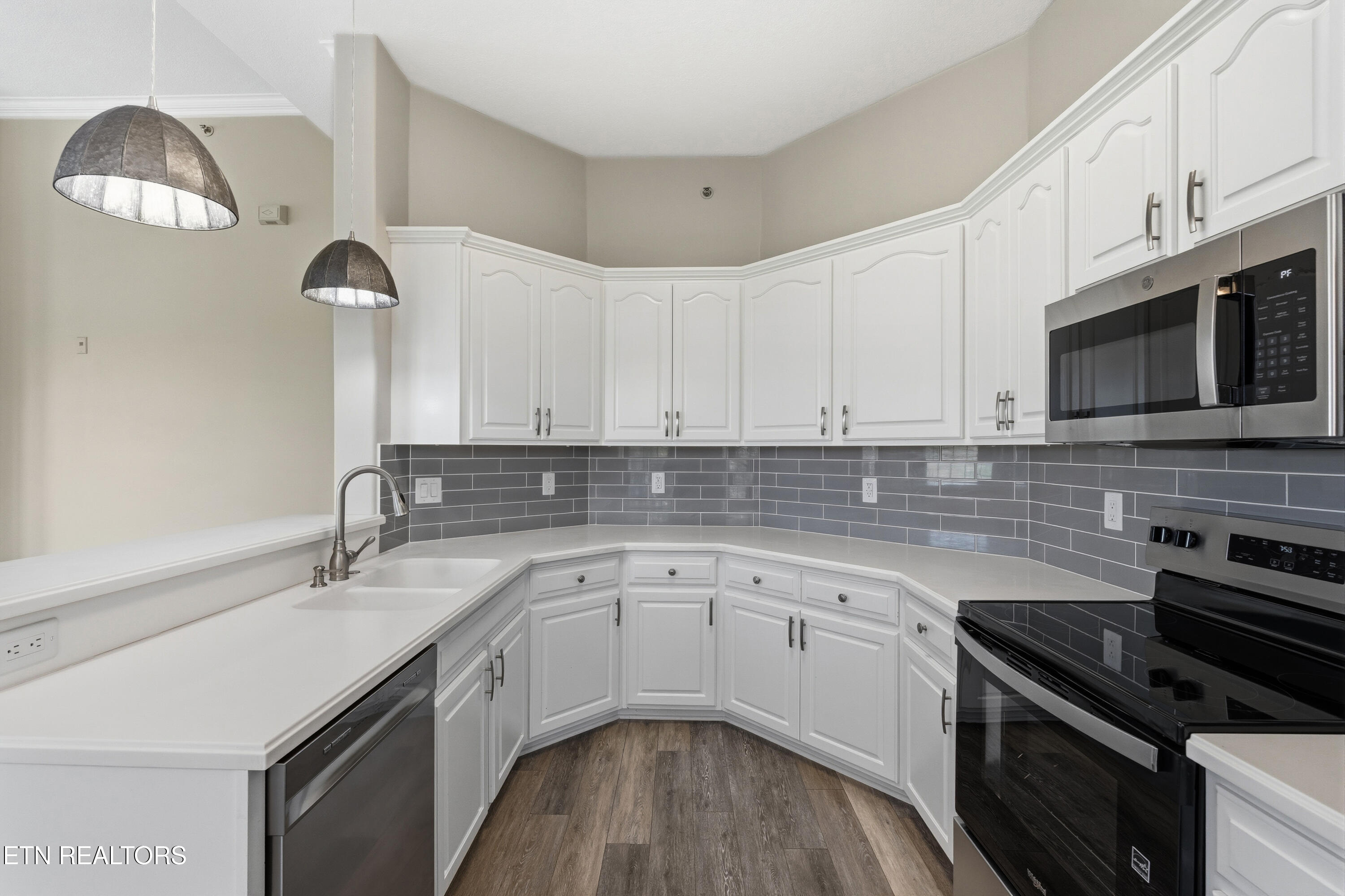 565 Rarity Bay Parkway, Unit 201 Vonore, TN 37885 - Photo 8 of 36 DSC06535