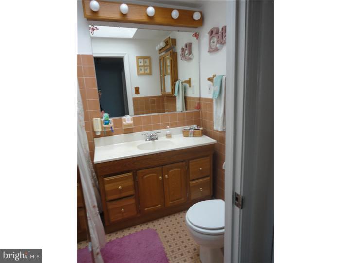 2082 Heather Road Folcroft, PA 19032 - Photo 13 of 20 Bathroom