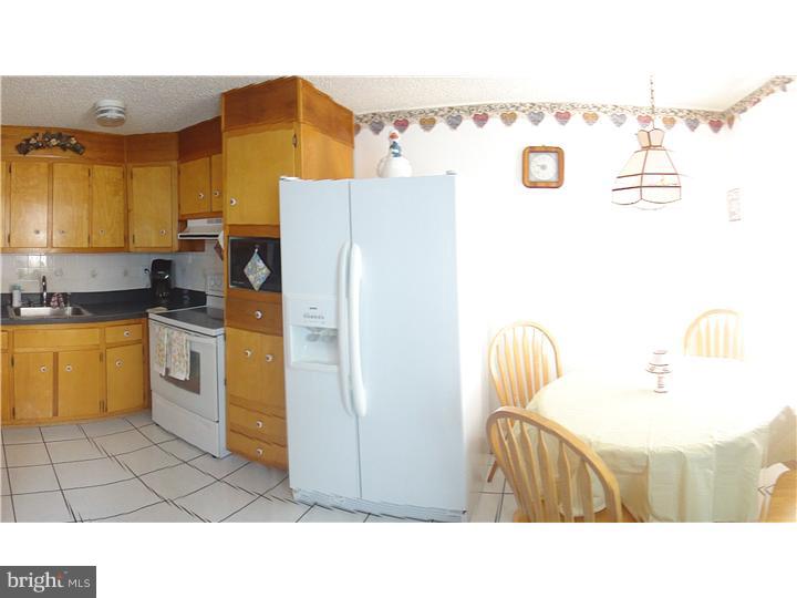 2082 Heather Road Folcroft, PA 19032 - Photo 7 of 20 Kitchen