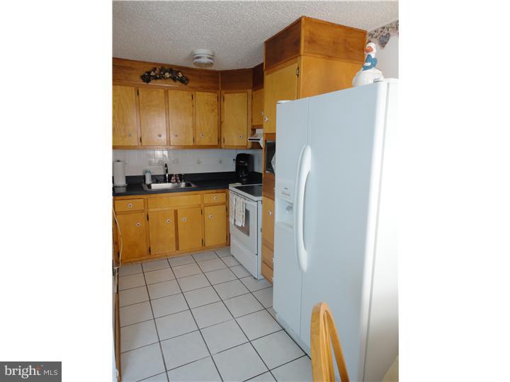2082 Heather Road Folcroft, PA 19032 - Photo 8 of 20 Kitchen
