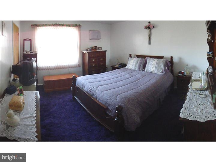 2082 Heather Road Folcroft, PA 19032 - Photo 10 of 20 Bedroom - Main