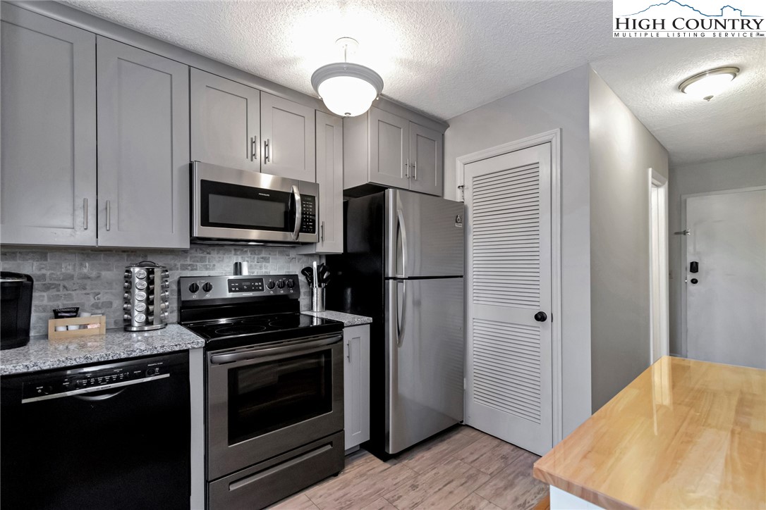 301 Pinnacle Inn Road, Unit 1215 Banner Elk, NC 28604 - Photo 20 of 47 a kitchen with a refrigerator stove and microwave