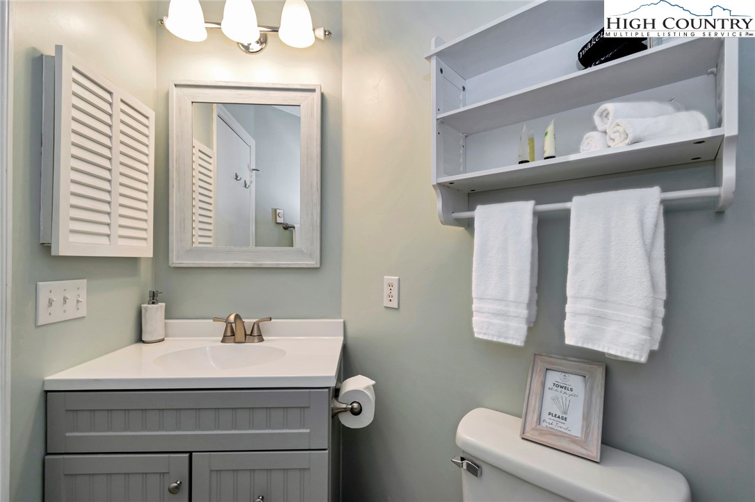 301 Pinnacle Inn Road, Unit 1215 Banner Elk, NC 28604 - Photo 26 of 47 a bathroom with a sink and a mirror
