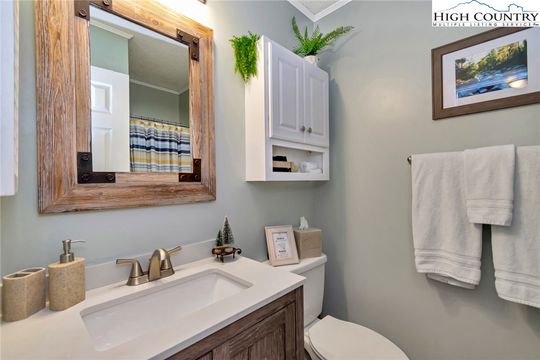 301 Pinnacle Inn Road, Unit 1215 Banner Elk, NC 28604 - Photo 30 of 47 a bathroom with a sink toilet and mirror