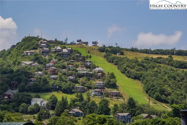 $199,900 | 301 Pinnacle Inn Road, Unit 1215, Banner Elk, NC 28604