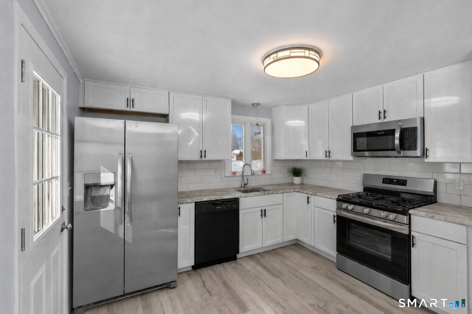 63 Elizabeth Street South Windsor, CT 06074 - Photo 6 of 32