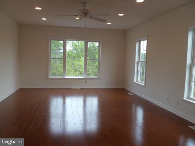 71 Woodbrier Road Berkeley Springs, WV 25411 - Photo 4 of 29 Living Room