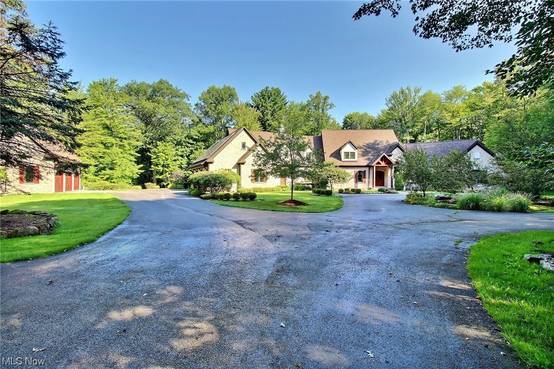 8525 Mentor Road Mentor, OH 44060 - Photo 2 of 13 View of front