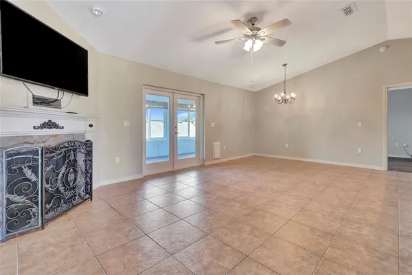 $300,000 | 106 Fairway Circle, Umatilla, FL 32784