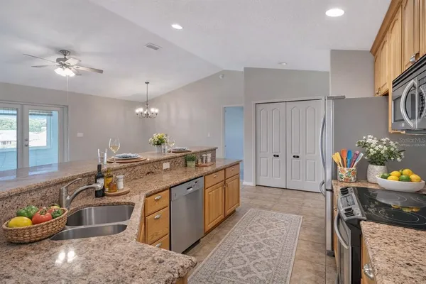 $300,000 | 106 Fairway Circle, Umatilla, FL 32784