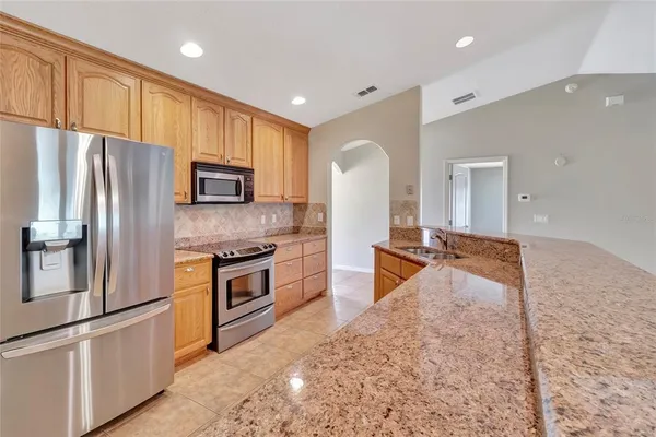 $300,000 | 106 Fairway Circle, Umatilla, FL 32784