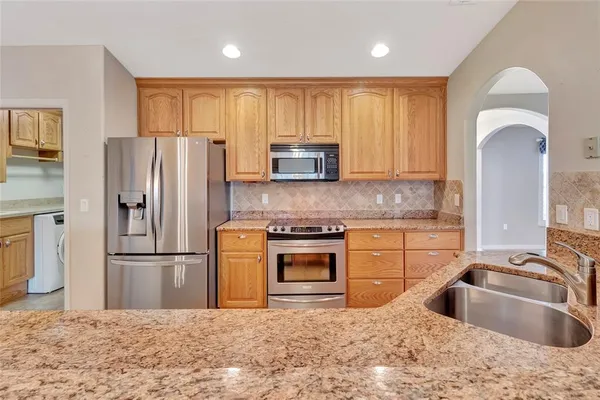 $300,000 | 106 Fairway Circle, Umatilla, FL 32784