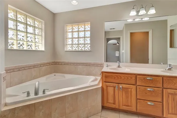 $300,000 | 106 Fairway Circle, Umatilla, FL 32784