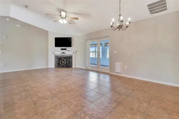 $300,000 | 106 Fairway Circle, Umatilla, FL 32784