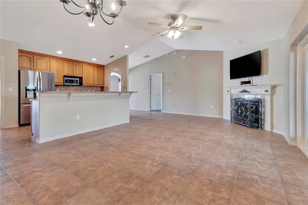 $300,000 | 106 Fairway Circle, Umatilla, FL 32784