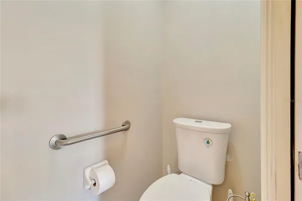 $300,000 | 106 Fairway Circle, Umatilla, FL 32784