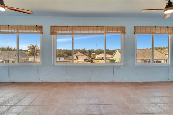 $300,000 | 106 Fairway Circle, Umatilla, FL 32784