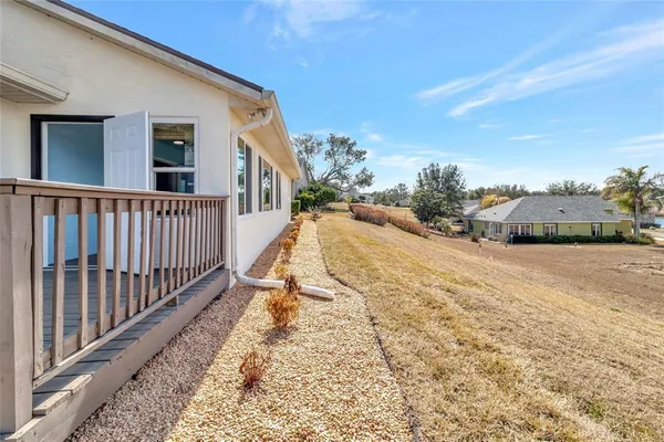 $300,000 | 106 Fairway Circle, Umatilla, FL 32784