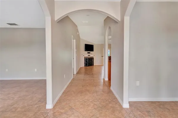 $300,000 | 106 Fairway Circle, Umatilla, FL 32784