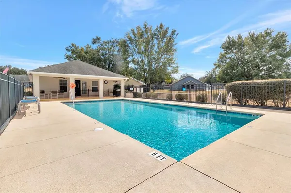 $300,000 | 106 Fairway Circle, Umatilla, FL 32784